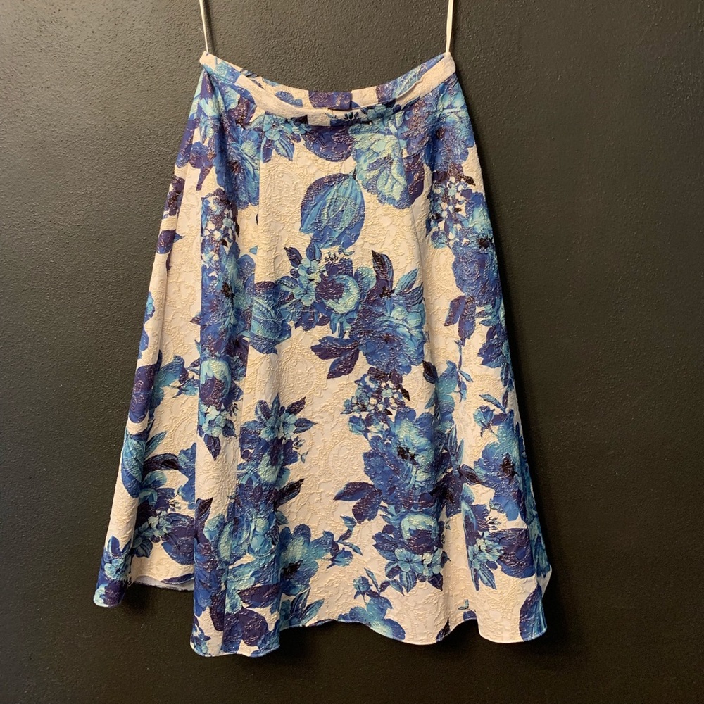 Midi skirt to die for!